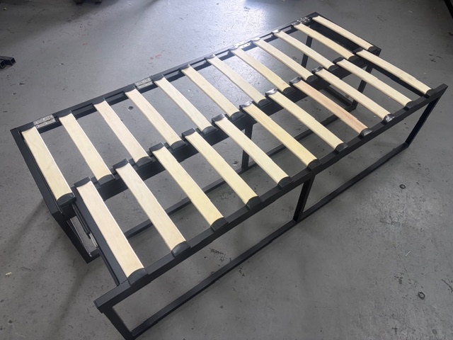 Bulkhead Style With Front Legs Lift Up Slide Out Storage Bed Various Lengths - Image 3